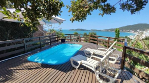 A90 - Casa com piscina e linda vista - centro de Bombinhas